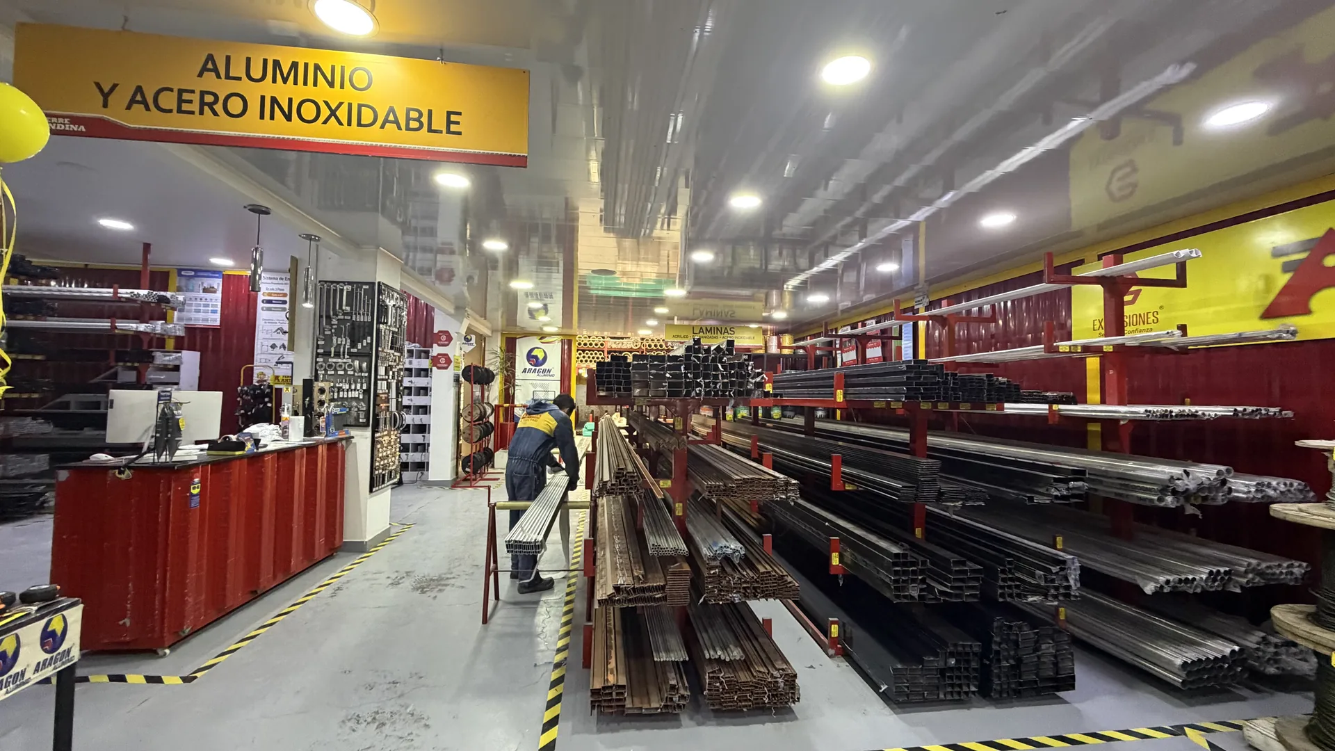 Sección de aluminio y acero en Ferreandina