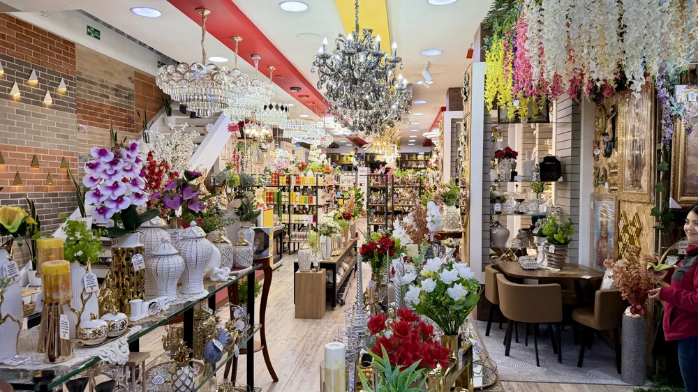 Sección de decoración e iluminación en Ferreandina